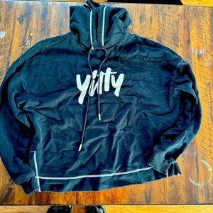 Black yitty hoody